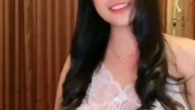 kalau udah kaka ini live pasti sange