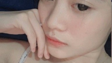 Seorang gadis Rusia kurus siap berhubungan seks dengan seorang pria sepanjang hari.