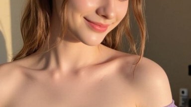 Pelacur Rusia melayani penis saat seks berkelompok.