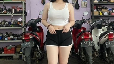 Gadis remaja cantik berusia 18 tahun sedang masturbasi.