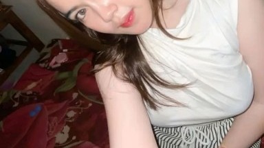 Wanita Amatir Seksi Melakukan Masturbasi dengan Menggoda