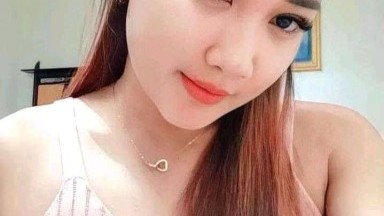 Wanita Asia seksi dengan bokong montok melakukan masturbasi.