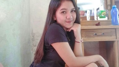 Miss Kaye Ngewe Nungging Berdiri