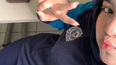 hijab hitam gadis perawan nunjukin badan mulusnya