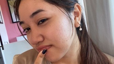 main sama tante di ruang tamu kos kos an