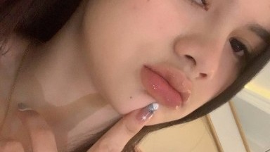 enak banget kentot cewek sambil emut jempol aku