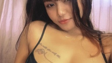 Meminta Saya Berbagi Ranjang Dengannya