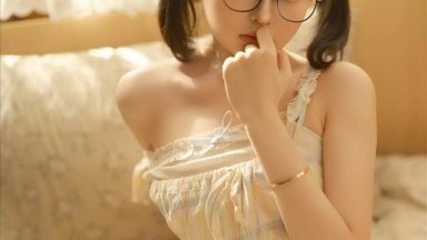 Permainan Puting Sensual &amp; Hisapan Payudara Penuh Gairah