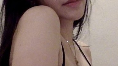 Adik perempuanku sangat bergairah di ranjang