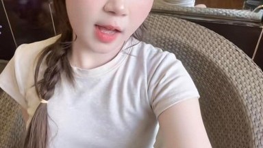 seorang mahasiswi bertubuh energik dengan payudara ukuran G