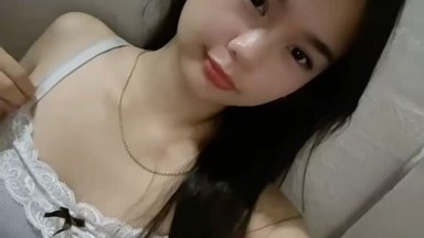 disetubuhi oleh penis putih besar dan menerima ejakulasi besar di wajahnya