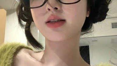 berlutut untuk mengisap