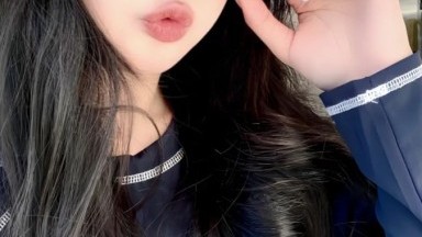 Gadis remaja Jepang bertubuh langsing dan bertitit kecil