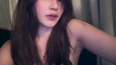 ibu dari dua anak, dan telah menikah selama 19 tahun