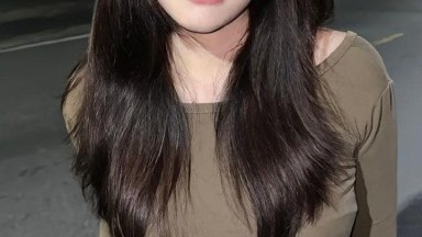 Suara pukulan keras dan erangan cabul menggema di ruangan