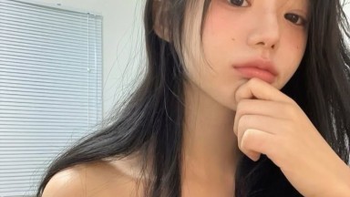 Aku sedang mondar-mandir dan dia datang