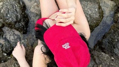 Teman sekamar yang pemalu ingin belajar