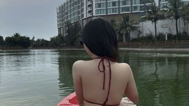 Pelayan Asia Imut dan Nakal Berhubungan Seks