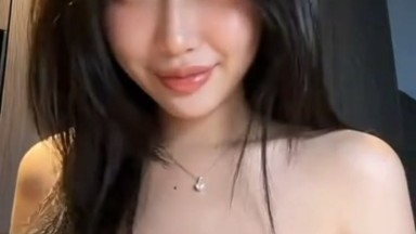 Dokter Senior Memberikan Perawatan Seksual kepada Pasien Seksi