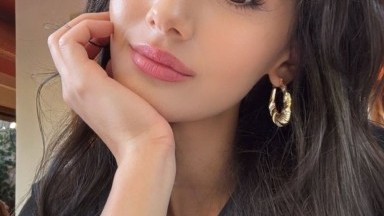 Kakek meniduri remaja yang sangat seksi dan mengeluarkan sperma di mulutnya