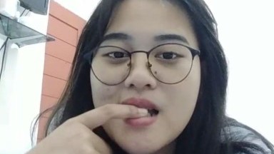 Ye Chenxin menghisap dan bercinta dengan seorang tentara seksi yang berada di bawah komandonya