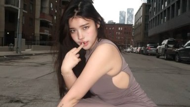 kenikmatan oral yang sensual di kamar mandi! Membuat Anda terpesona oleh wanita Asia