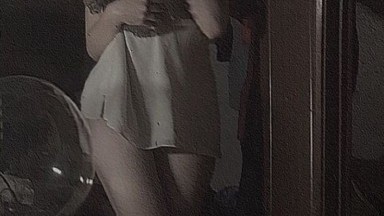 Kanna Sakura, wanita Jepang berambut cokelat dan bertubuh seksi, melakukan hubungan seks liar