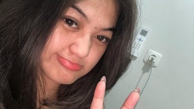 YA AMPUN! Vagina ibu tiriku terlihat bengkak