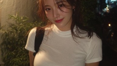 Seorang guru berpayudara besar