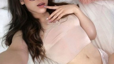 Pacarku sedang birahi, aku membiarkannya bercinta denganku dengan keras