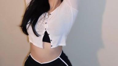 Aku mendapati dia sedang tidur siang dan memanfaatkan kesempatan itu untuk meraba-rabanya