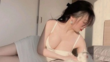 Ibu Tiri Berbagi Sofa dengan Anak Tiri - Pijat Berakhir dengan Perawatan Wajah!