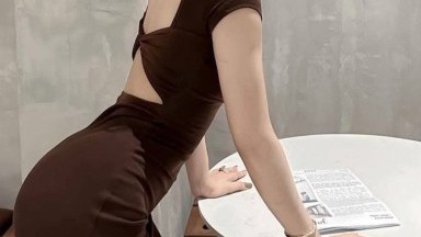 Ibu Tiri Bermasturbasi di Samping Anak Tirinya di Sofa Hingga Terjadi Hubungan Seks yang Liar