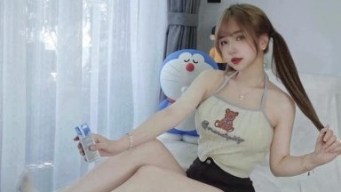 Payudara yang sangat besar! Penis besar dihisap erat oleh vagina