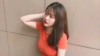 Tubuh sempurna untuk mesin seks; kaki giok yang memikat dipadukan dengan kaki panjang