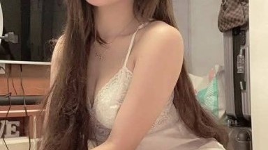 Tubuh sempurna untuk mesin seks; payudara bulat yang indah