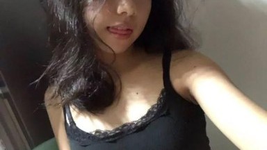 Sepasang kekasih yang penuh gairah bercinta sejak pagi hari