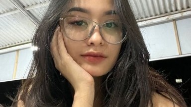 Aku orgasme hebat dengan dildo tebal dan transparan saat tidak ada orang di rumah