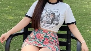 Gadis cantik nan seksi dengan bokong montok masturbasi pada vaginanya yang kecil dan mendesah lembut