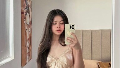 Saat suaminya tidak di rumah, dia selalu datang untuk penisku