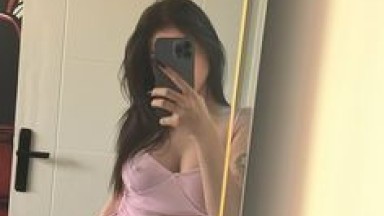 Membangunkanku dengan oral seks dan naik ke atas penisku