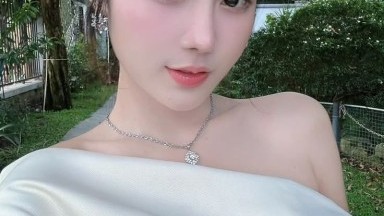 Ujung penis yang perlahan masuk ke anusku membantuku mencapai orgasme