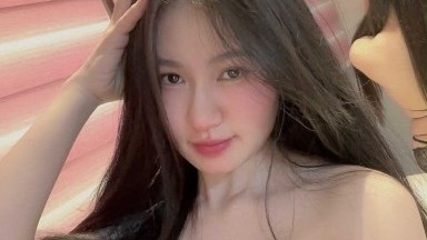 pepek wanita ini di mainin pakek jari